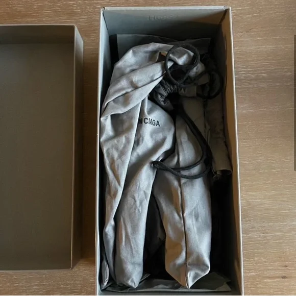 Balenciaga Pool Slide Sandal in Beige - Size 39 (US 9) - Picture 3 of 6